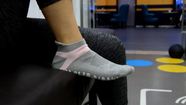 Muezna Non Slip Yoga Socks for Women, Anti-Skid Pilates, Barre, Bikram Fitness Socks with Grips, Size 5-10 Muezna Non Slip Yoga Socks for Women