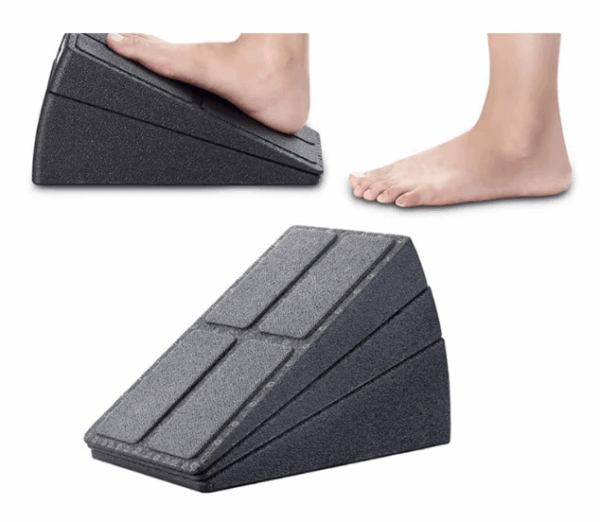 Adjustable Yoga Wedge Blocks – Customizable Intensity for Enhanced Workouts 1 Set of adjustable yoga wedge blocks with high-density foam construction, designed to support flexibility, squats, and stretching exercises.