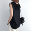 “Women’s sleeveless hooded yoga top in breathable quick-dry fabric, perfect for fitness, yoga, and running.